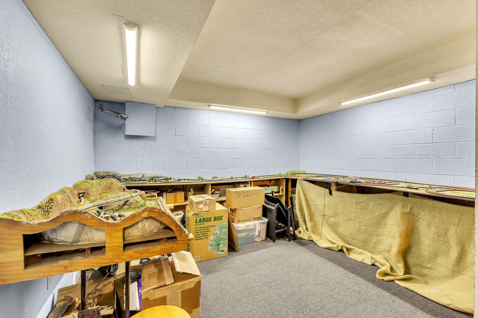 26750 Saunders Meadow Road, Unit 775 Idyllwild, CA 92549 - Photo 56 of 68 a view of a room with gym equipment