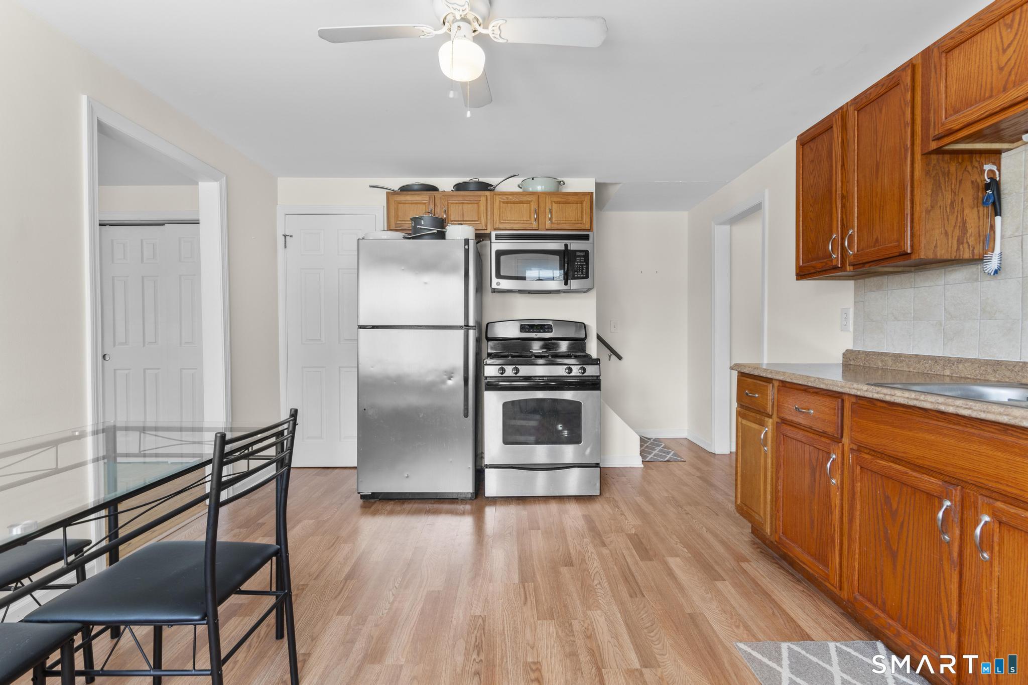 216 Country Road Fairfield, CT 06824 - Photo 5 of 20