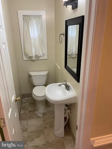 $2,995 | 7406 Kelvin Place, Springfield, VA 22151