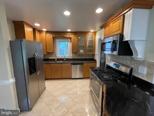 $2,995 | 7406 Kelvin Place, Springfield, VA 22151