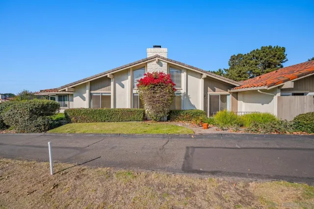 a front view of house with yard