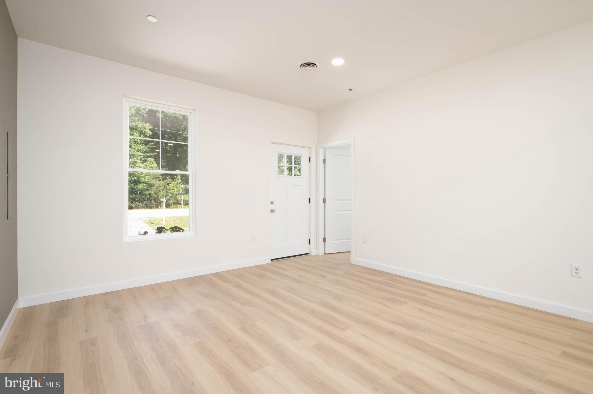 1710 Starr Road Queen Anne, MD 21657 - Photo 3 of 23 Living Room