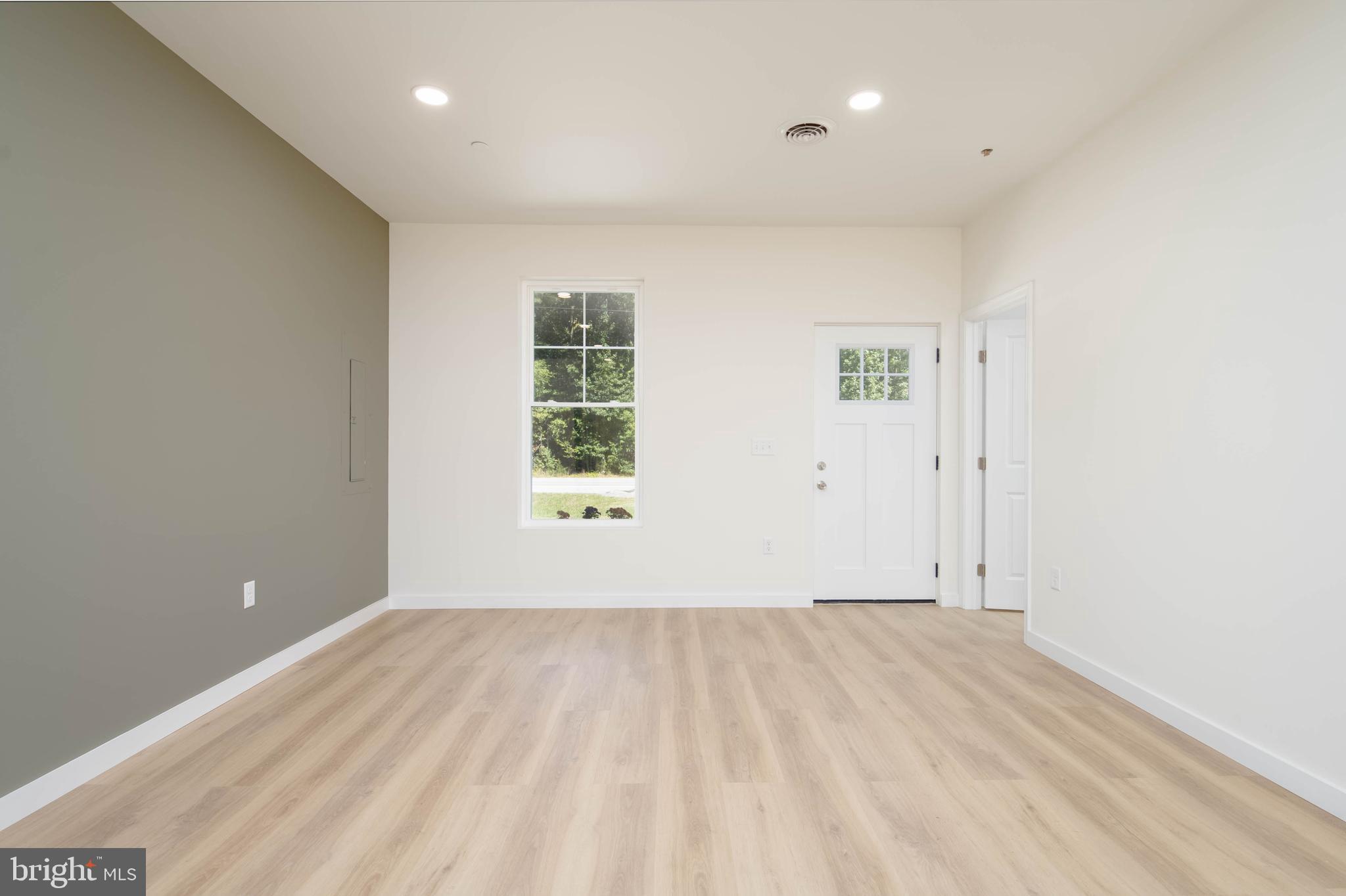1710 Starr Road Queen Anne, MD 21657 - Photo 4 of 23 Living Room