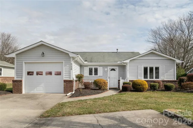 $325,000 | 228 Dartcrest Drive, Hendersonville, NC 28792