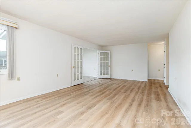 $325,000 | 228 Dartcrest Drive, Hendersonville, NC 28792