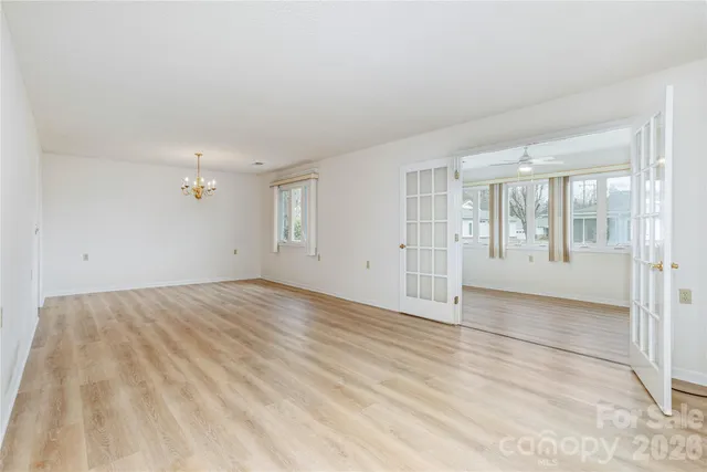 $325,000 | 228 Dartcrest Drive, Hendersonville, NC 28792