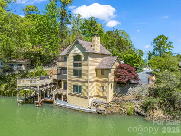 $1,250,000 | 105 Tryon Bay Circle, Lake Lure, NC 28746