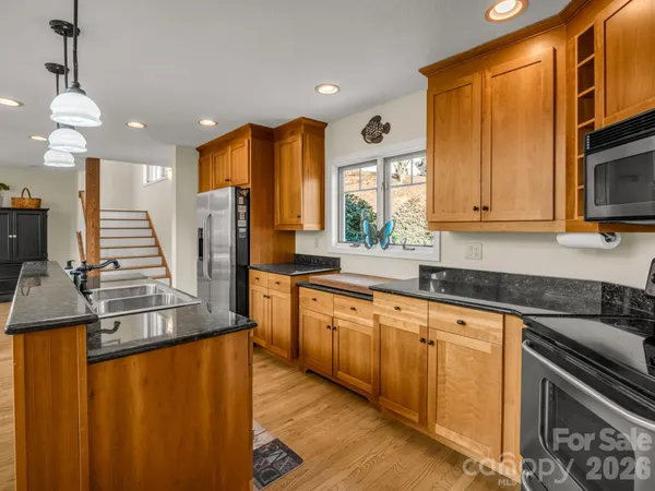 $1,250,000 | 105 Tryon Bay Circle, Lake Lure, NC 28746