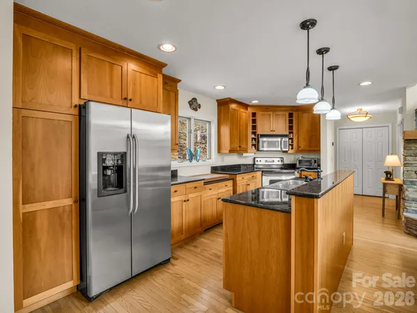 $1,250,000 | 105 Tryon Bay Circle, Lake Lure, NC 28746