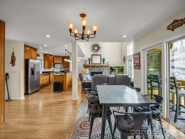 $1,250,000 | 105 Tryon Bay Circle, Lake Lure, NC 28746