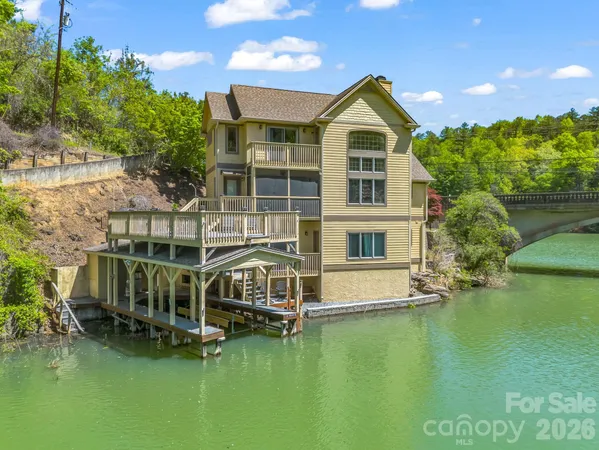 $1,250,000 | 105 Tryon Bay Circle, Lake Lure, NC 28746