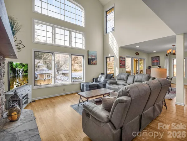 $1,250,000 | 105 Tryon Bay Circle, Lake Lure, NC 28746