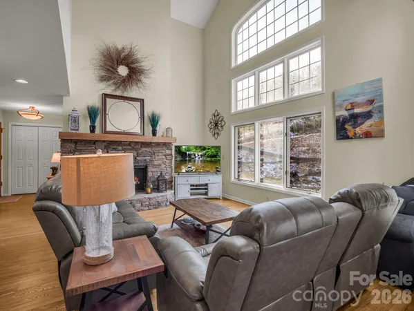 $1,250,000 | 105 Tryon Bay Circle, Lake Lure, NC 28746