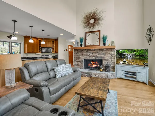 $1,250,000 | 105 Tryon Bay Circle, Lake Lure, NC 28746