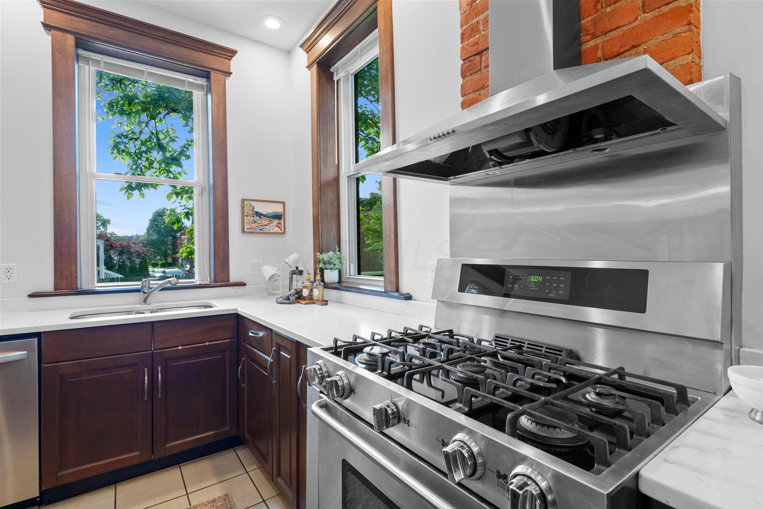 59 Wilson Avenue Columbus, OH 43205 - Photo 25 of 74 Kitchen: Gas Range and Hood
