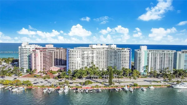 $5,000 | 5151 Collins Avenue, Unit 725, Miami Beach, FL 33140