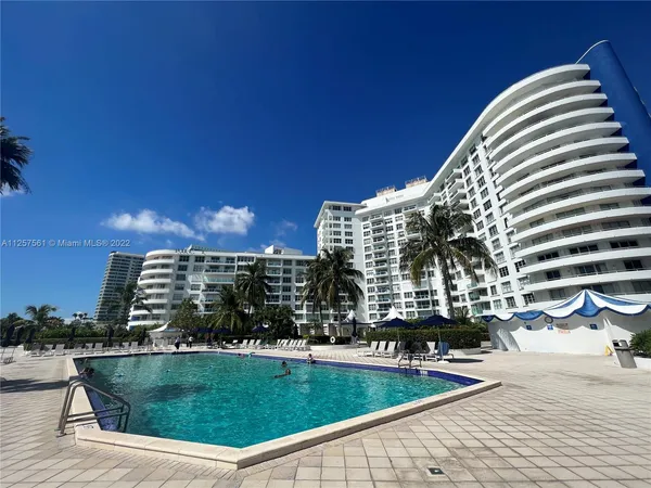 $5,000 | 5151 Collins Avenue, Unit 725, Miami Beach, FL 33140