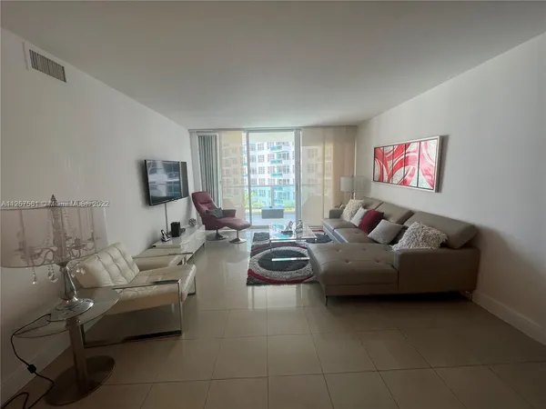 $5,000 | 5151 Collins Avenue, Unit 725, Miami Beach, FL 33140