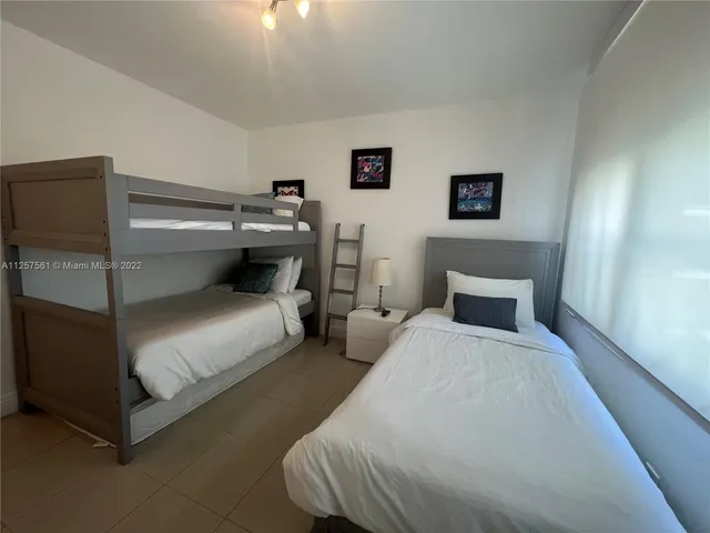 $5,000 | 5151 Collins Avenue, Unit 725, Miami Beach, FL 33140