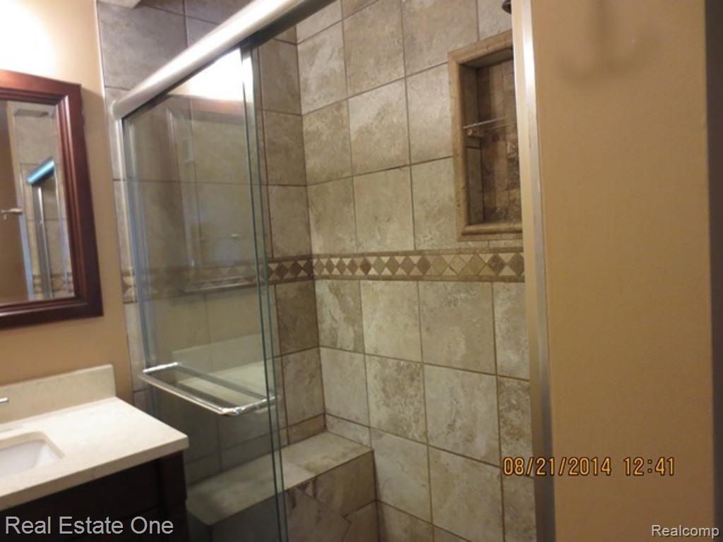 1919 South Commerce Road Walled Lake, MI 48390 - Photo 13 of 23 main bath