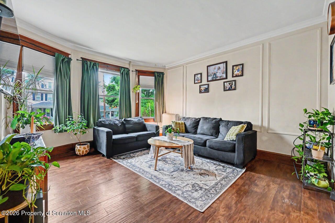 933 Fisk Street Scranton, PA 18509 - Photo 8 of 63 Living Room