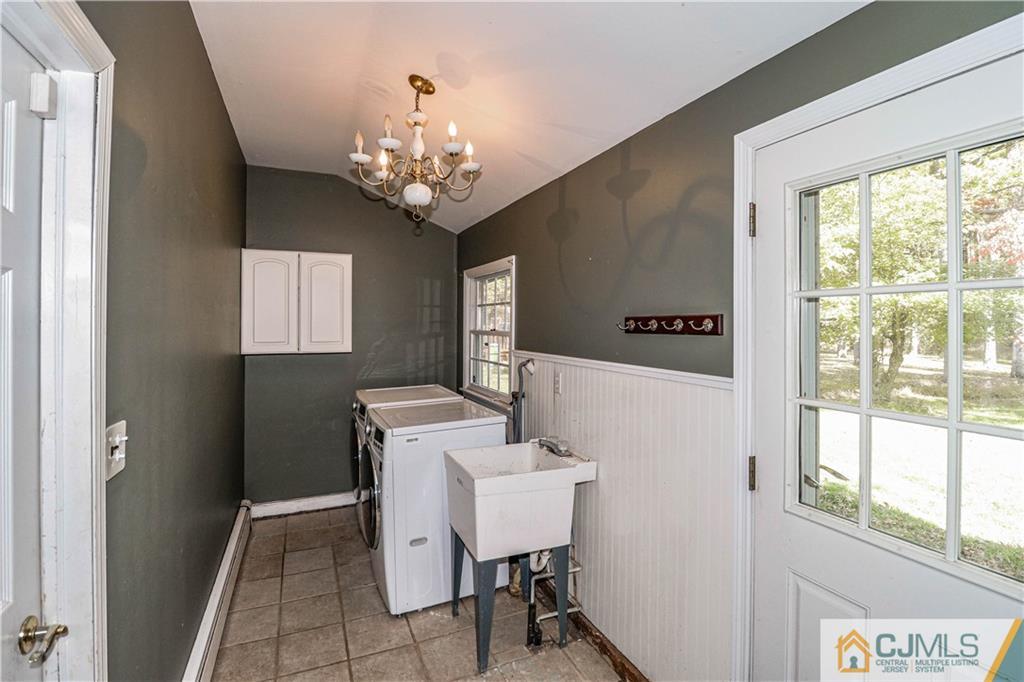 860 Grove Avenue Edison, NJ 08820 - Photo 17 of 22 a view of a hallway with seating area