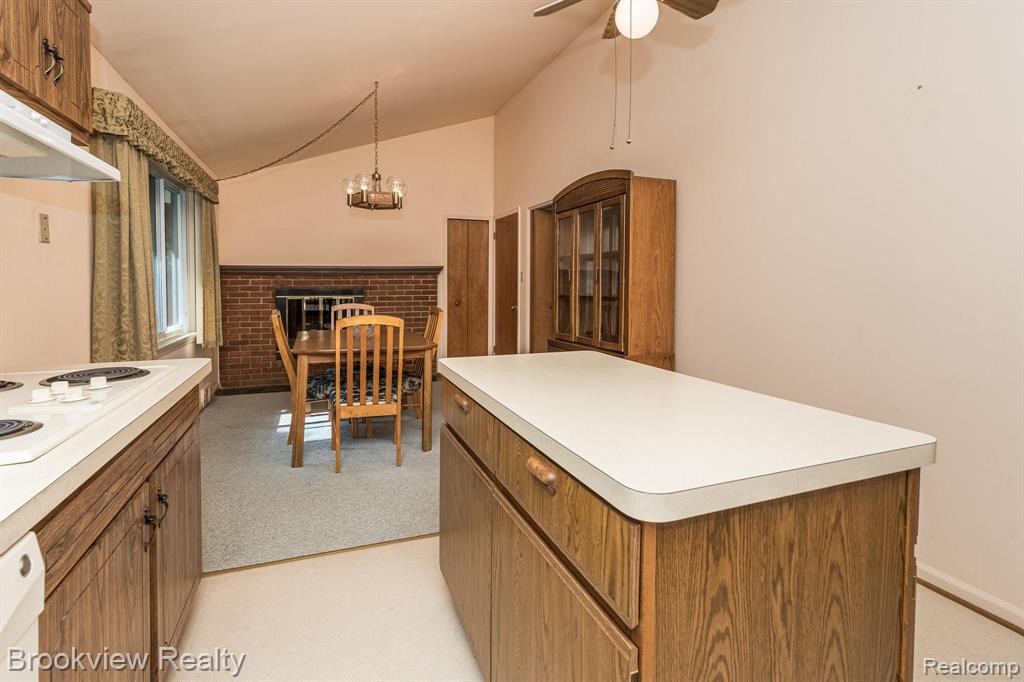 290 Donegal Drive Rochester Hills, MI 48309 - Photo 5 of 33