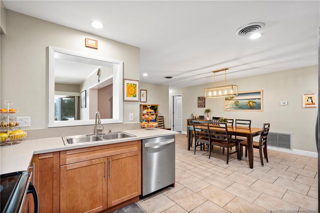 803 Northwest Spruce Ridge Drive Stuart, FL 34994 - Photo 23 of 65