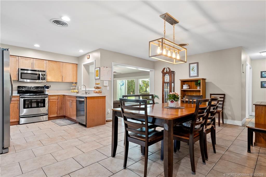 803 Northwest Spruce Ridge Drive Stuart, FL 34994 - Photo 4 of 65