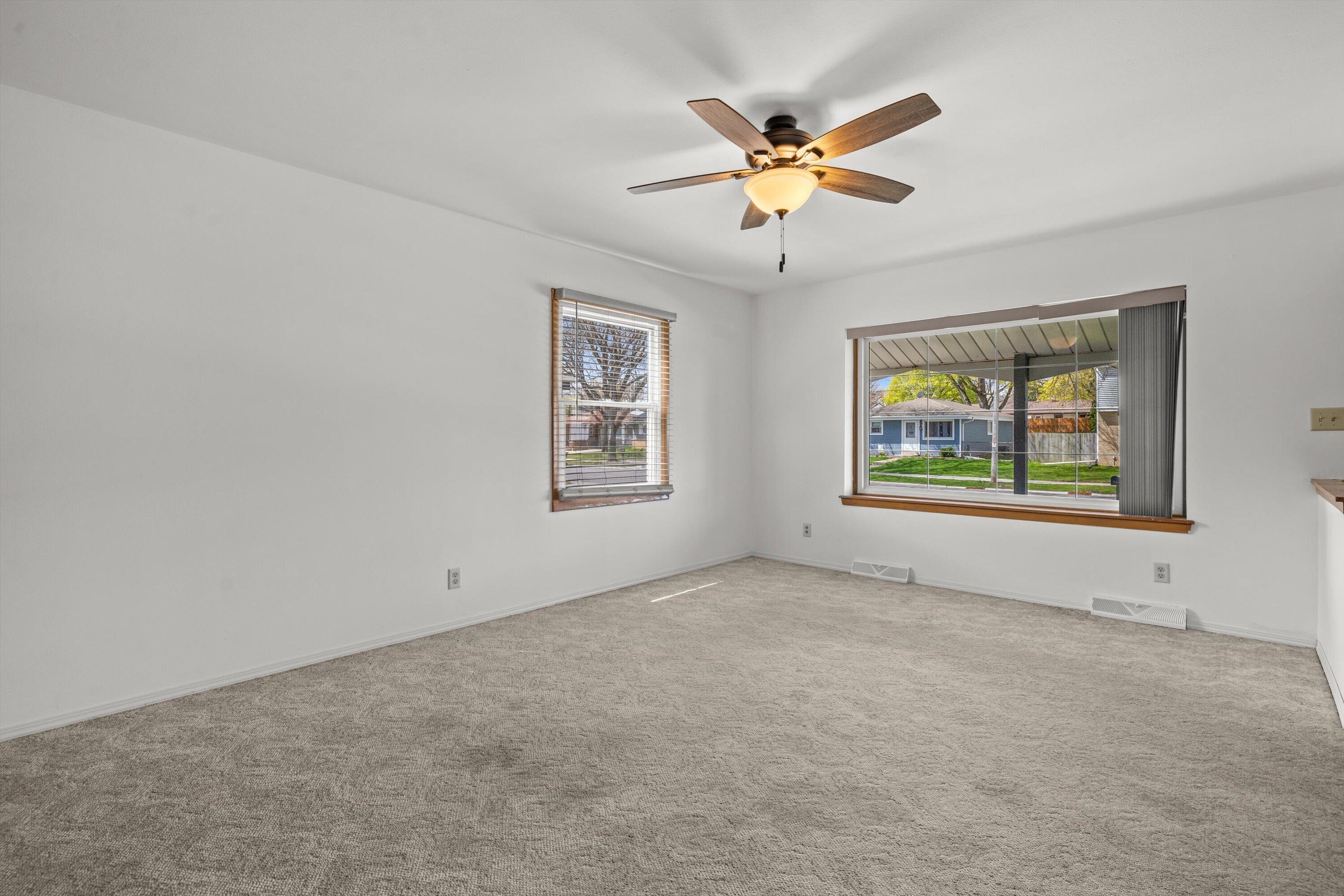 3317 Kennsington Square Road Sturtevant, WI 53177 - Photo 4 of 27 living room