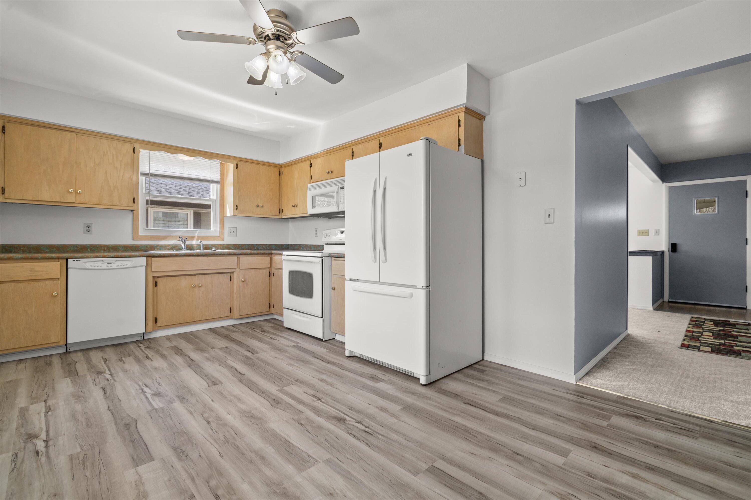 3317 Kennsington Square Road Sturtevant, WI 53177 - Photo 8 of 27 kitchen