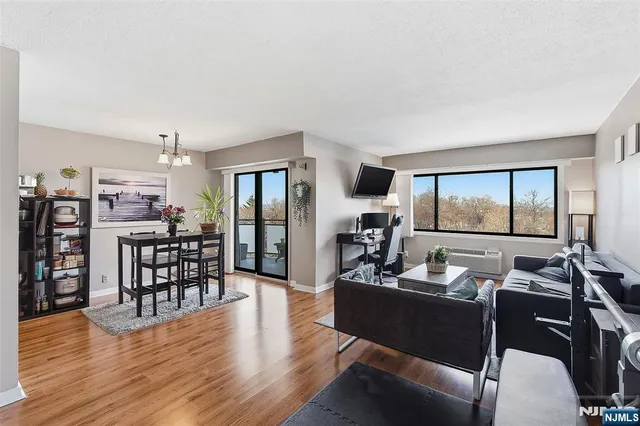 $189,900 | 125 Prospect Avenue, Unit 8D, Hackensack, NJ 07601