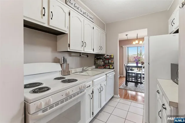 $189,900 | 125 Prospect Avenue, Unit 8D, Hackensack, NJ 07601