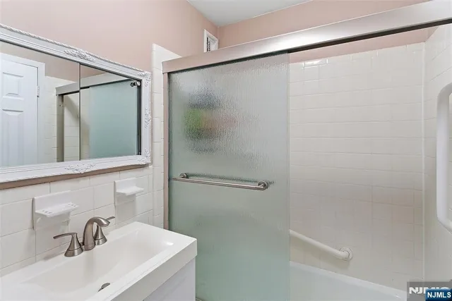 $189,900 | 125 Prospect Avenue, Unit 8D, Hackensack, NJ 07601