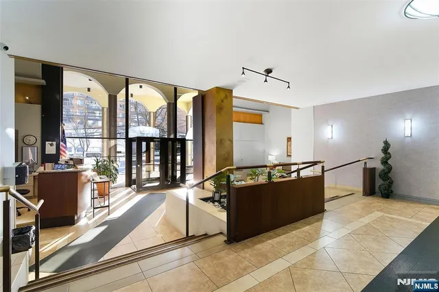 $189,900 | 125 Prospect Avenue, Unit 8D, Hackensack, NJ 07601