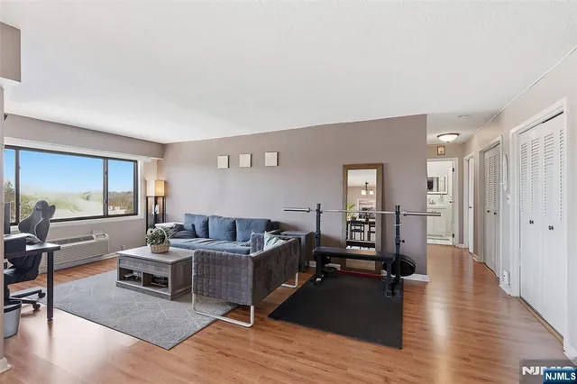 $189,900 | 125 Prospect Avenue, Unit 8D, Hackensack, NJ 07601