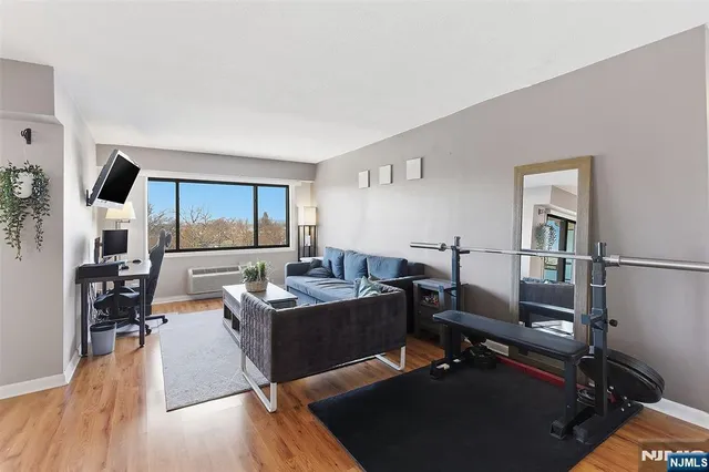 $189,900 | 125 Prospect Avenue, Unit 8D, Hackensack, NJ 07601