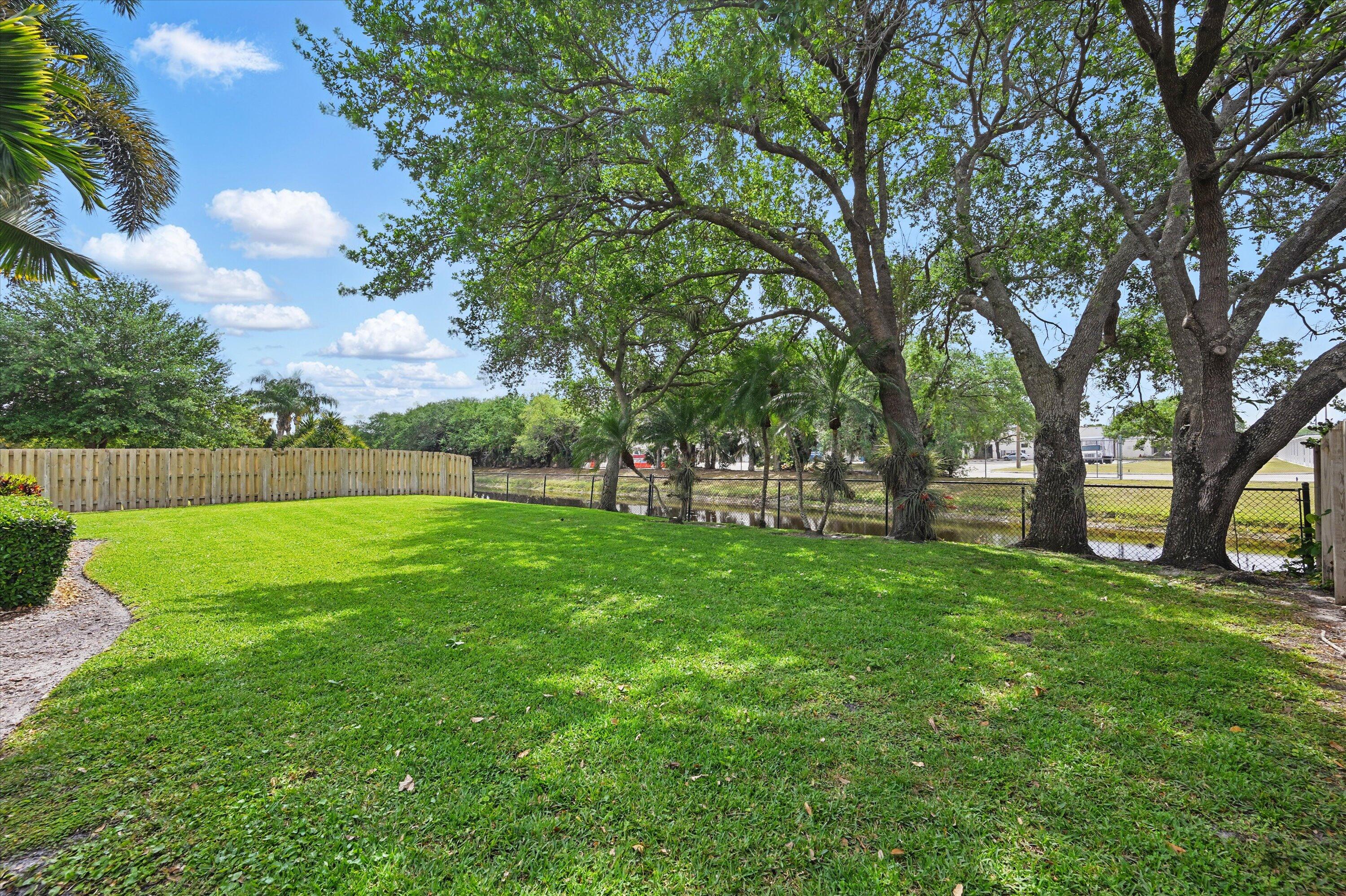 13813 Geranium Place Wellington, FL 33414 - Photo 34 of 38 38-Photo_070