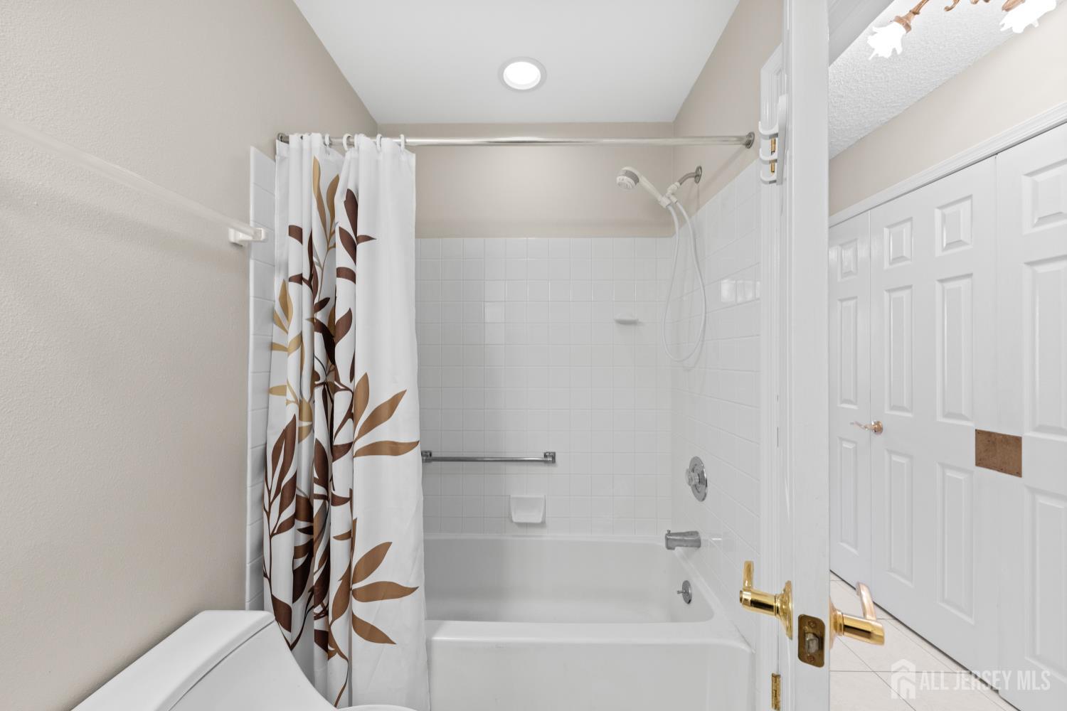 835 B Vail Road Monroe Township, NJ 08831 - Photo 26 of 33 Gallery Image 26
