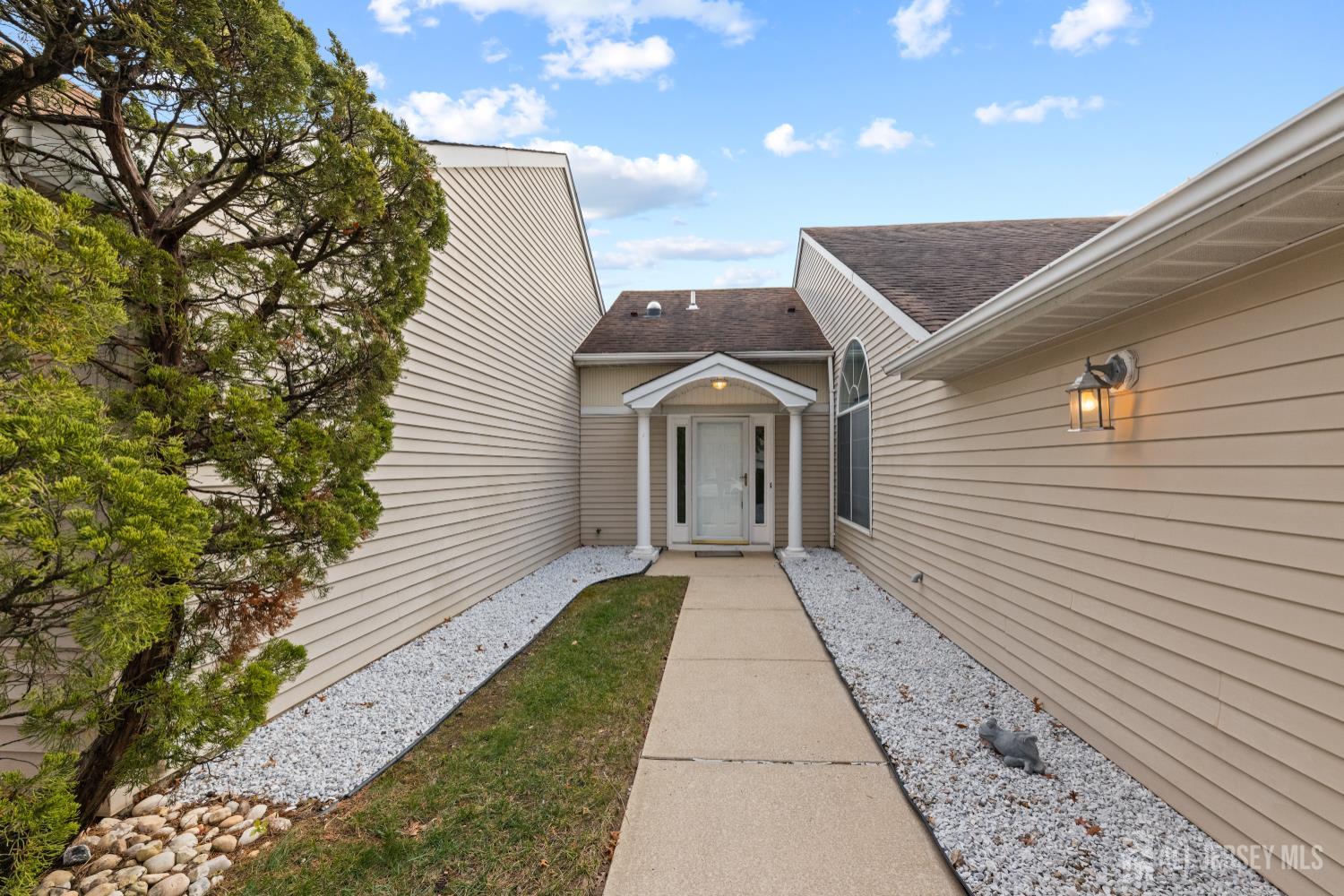 835 B Vail Road Monroe Township, NJ 08831 - Photo 3 of 33 Gallery Image 3