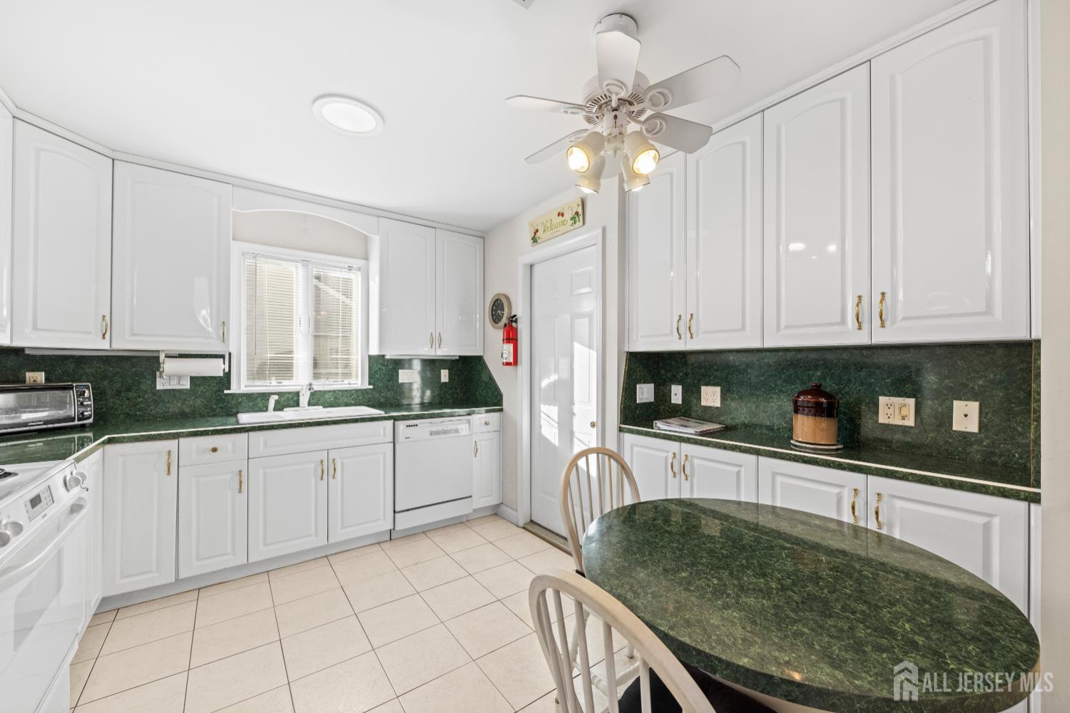 835 B Vail Road Monroe Township, NJ 08831 - Photo 10 of 33 Gallery Image 10