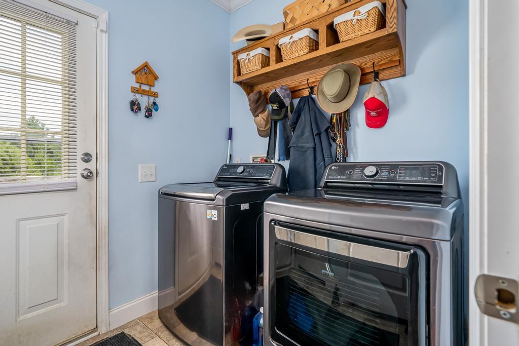 2910 North Wesley Chapel Road Greeneville, TN 37745 - Photo 26 of 40 Laundry Room