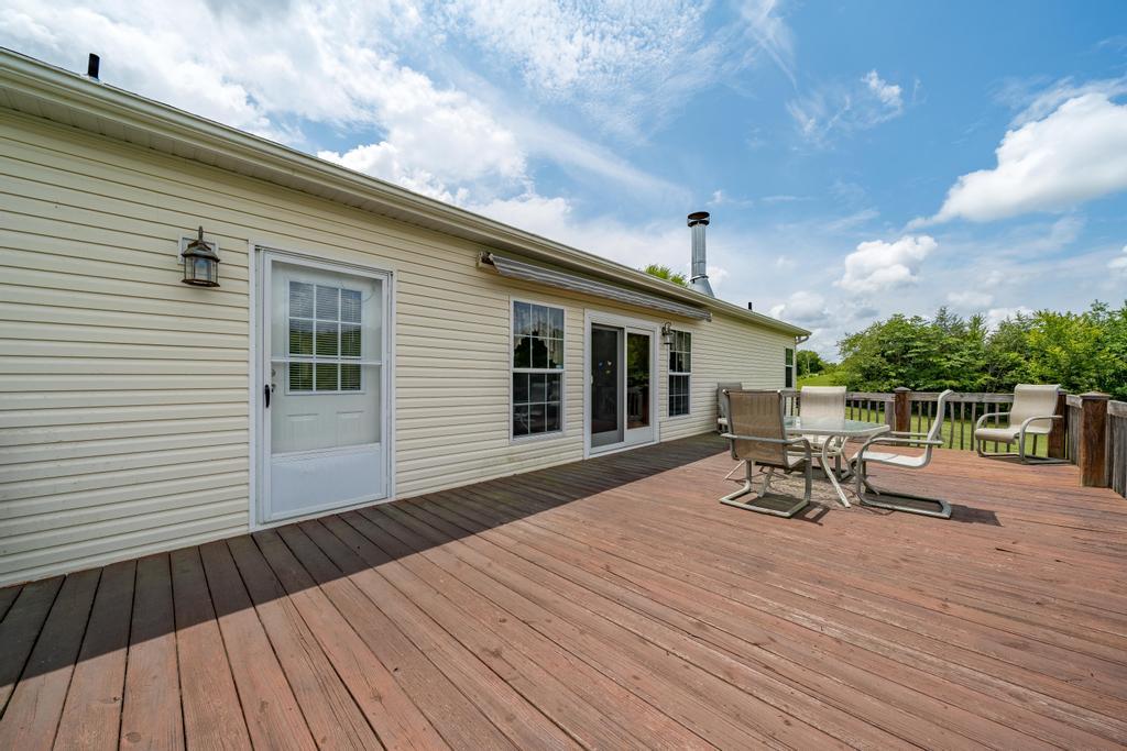 2910 North Wesley Chapel Road Greeneville, TN 37745 - Photo 27 of 40 Back Deck