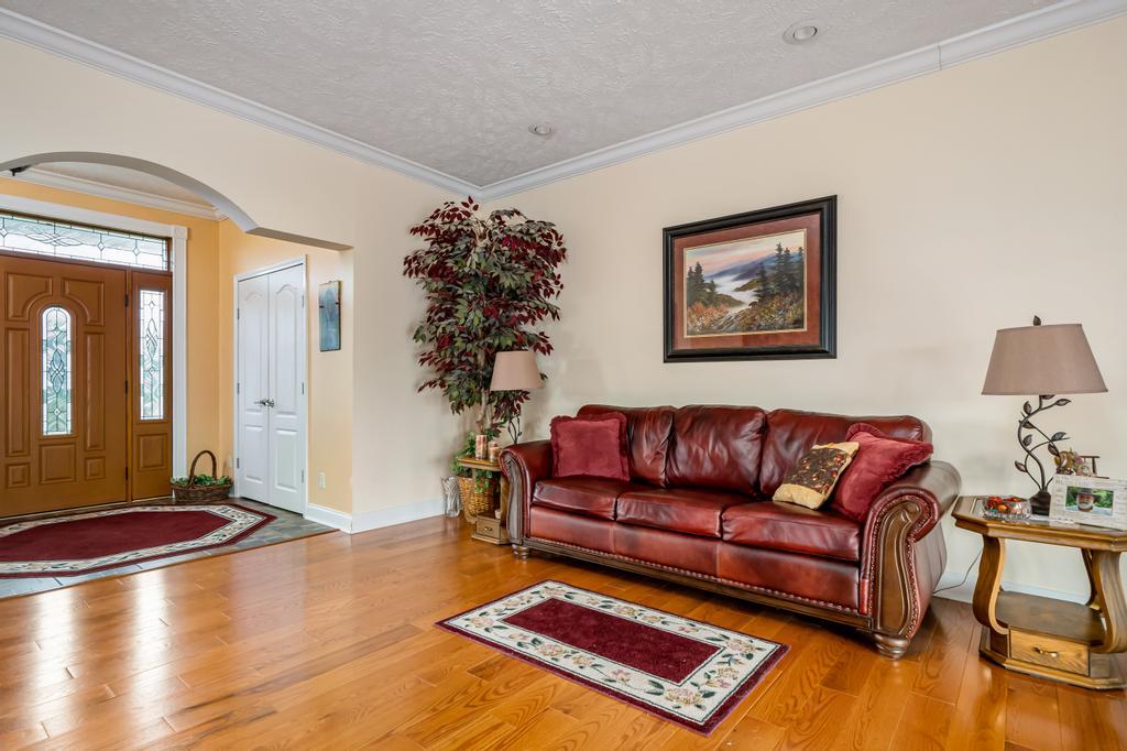 2910 North Wesley Chapel Road Greeneville, TN 37745 - Photo 9 of 40 Great Room