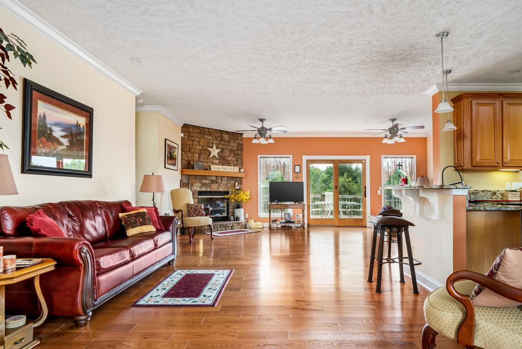 2910 North Wesley Chapel Road Greeneville, TN 37745 - Photo 10 of 40 Great Room