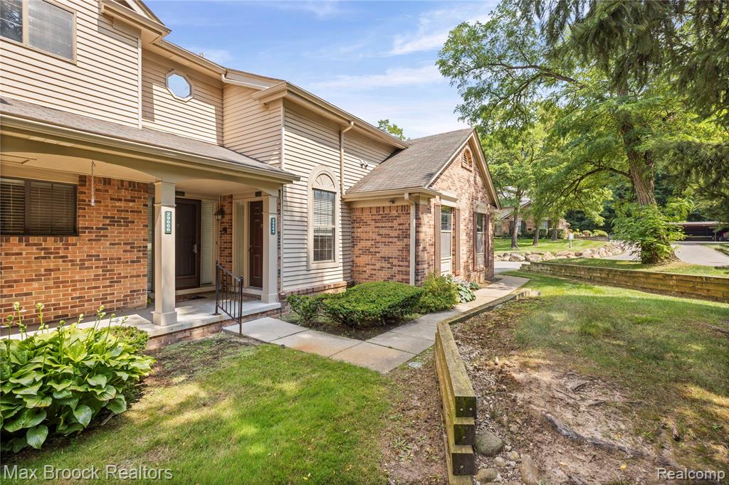 29664 Pine Ridge Circle Farmington Hills, MI 48331 - Photo 2 of 34