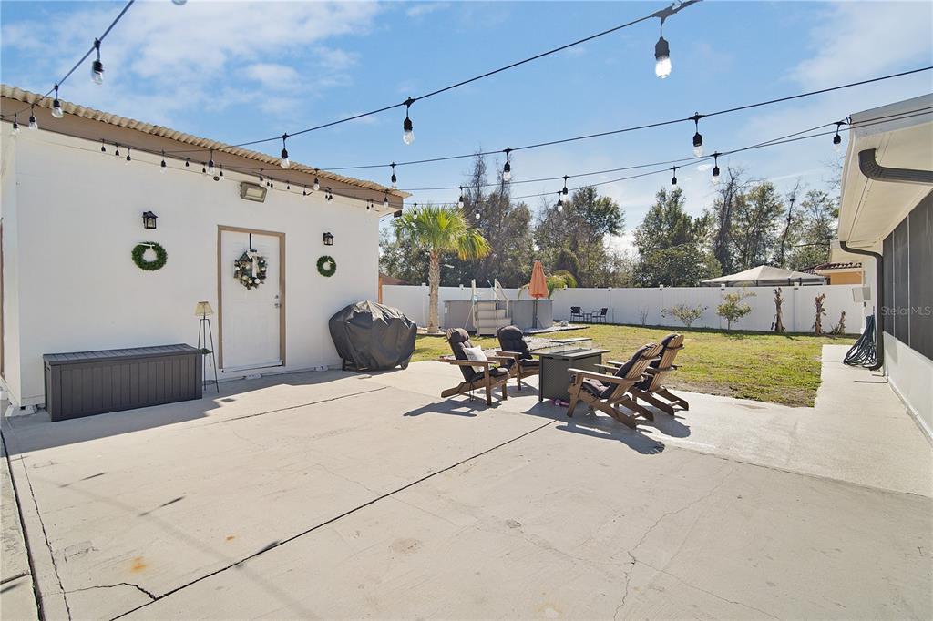 16285 Southwest 21st Court Ocala, FL 34473 - Photo 32 of 40 a view of a patio with a table and chairs under an umbrella
