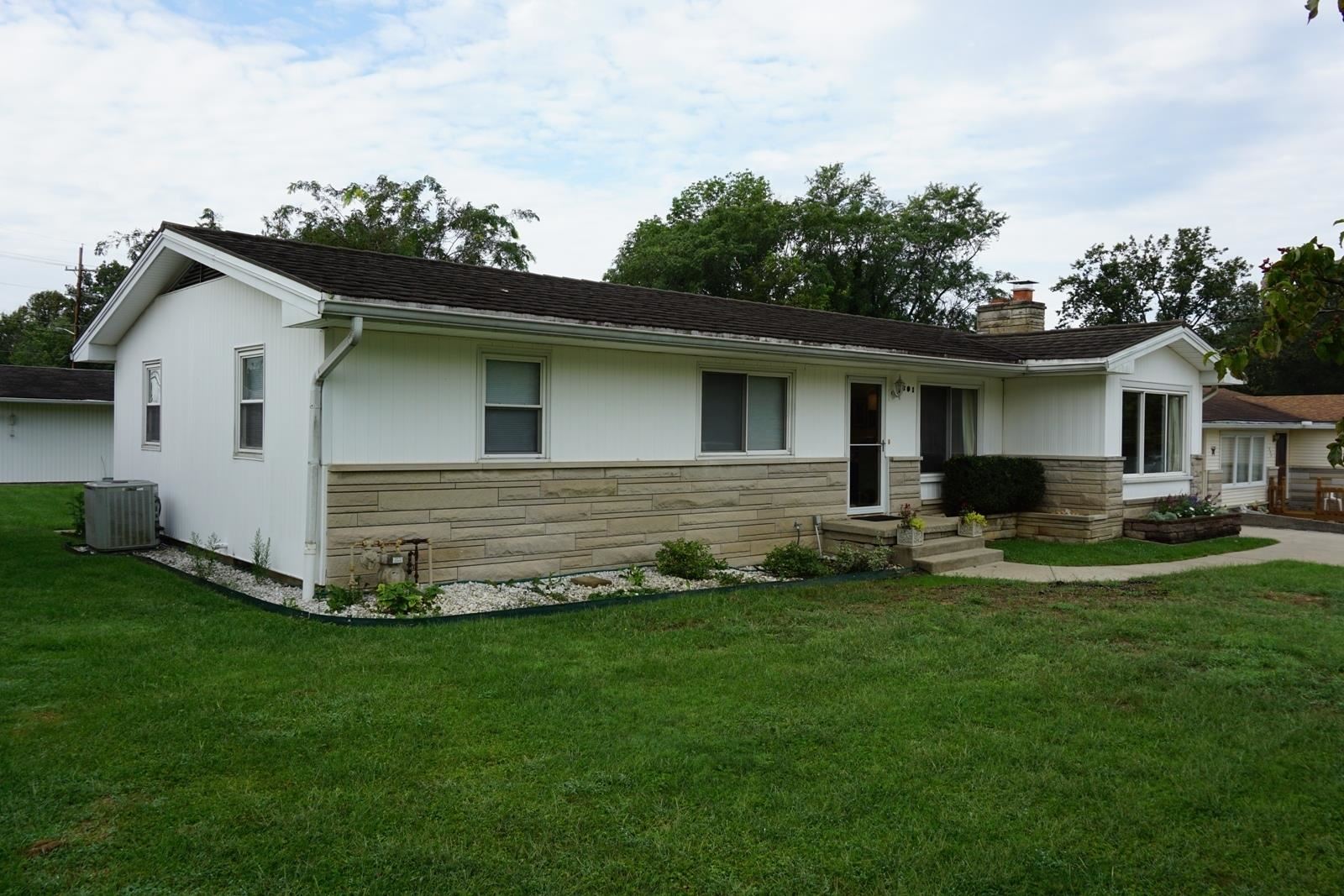201 Riley Boulevard Bedford, IN 47421 - Photo 1 of 36