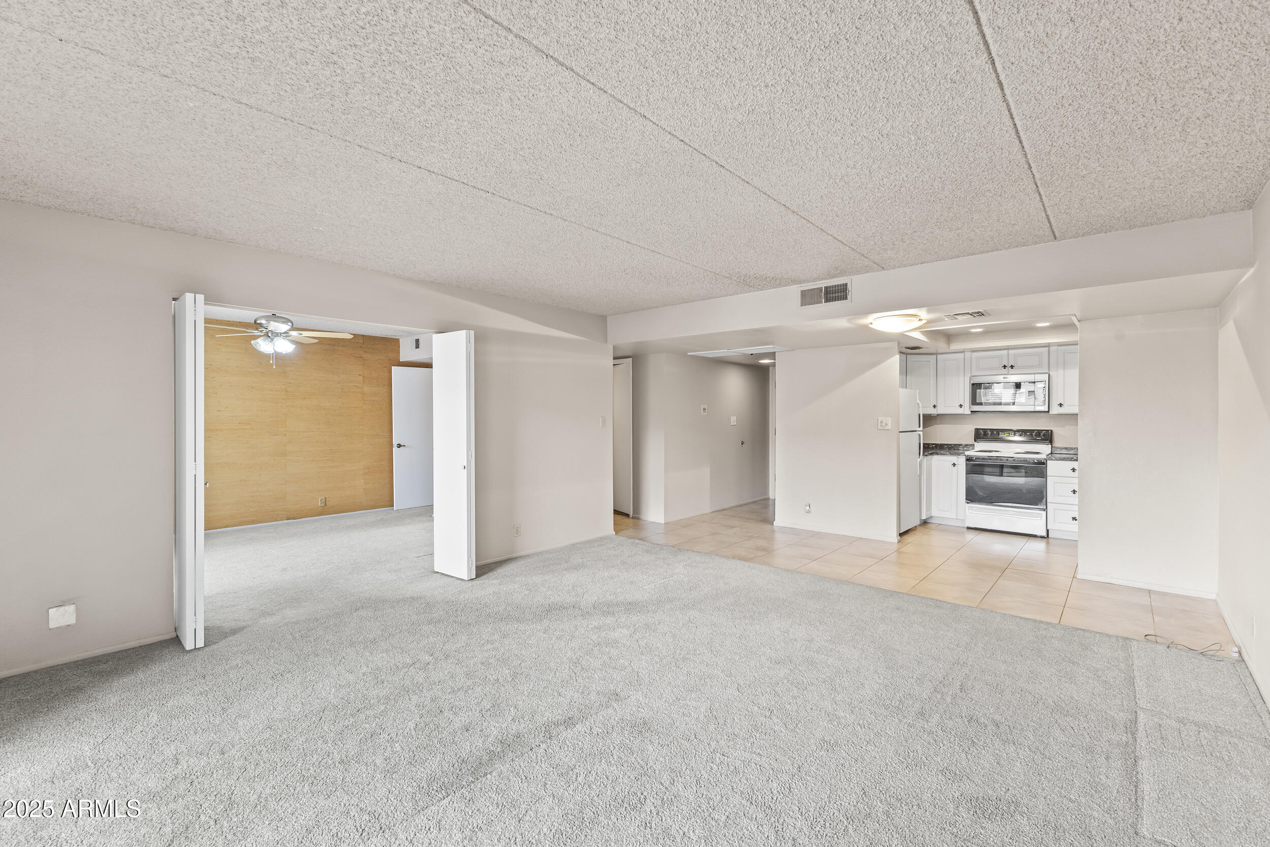7920 East Camelback Road, Unit 303 Scottsdale, AZ 85251 - Photo 12 of 45 a view of an empty room with a closet