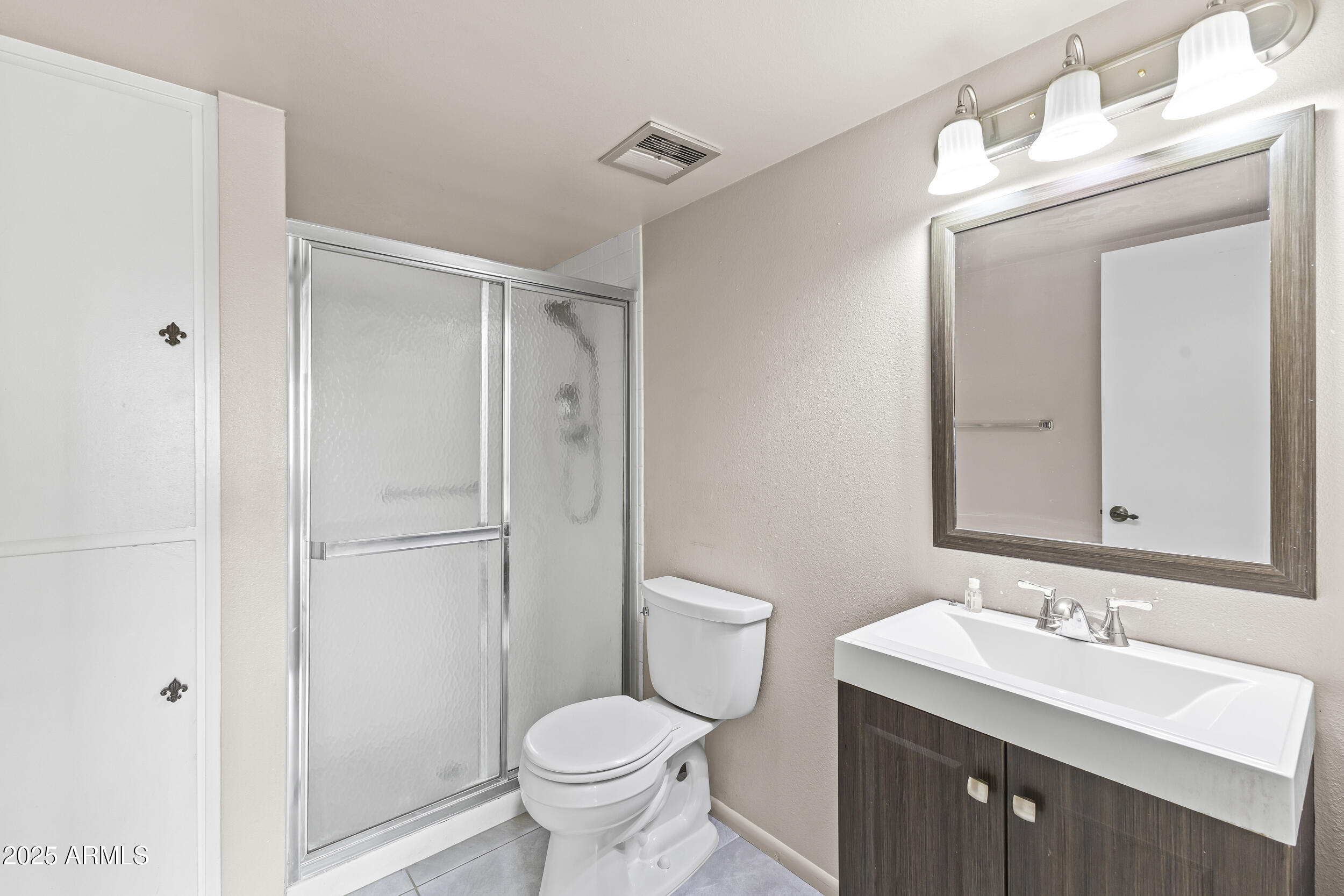 7920 East Camelback Road, Unit 303 Scottsdale, AZ 85251 - Photo 18 of 45 a bathroom with a toilet a sink and a mirror